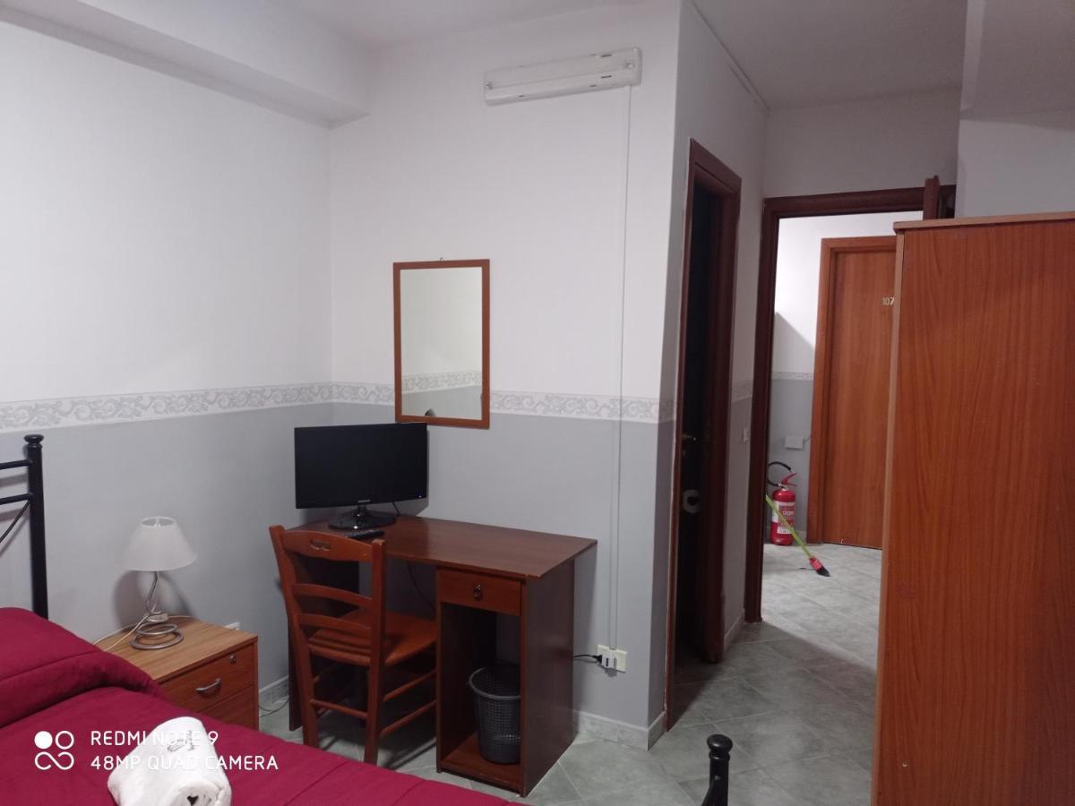 Hotel Alloggio Del Conte Наполи Екстериор снимка