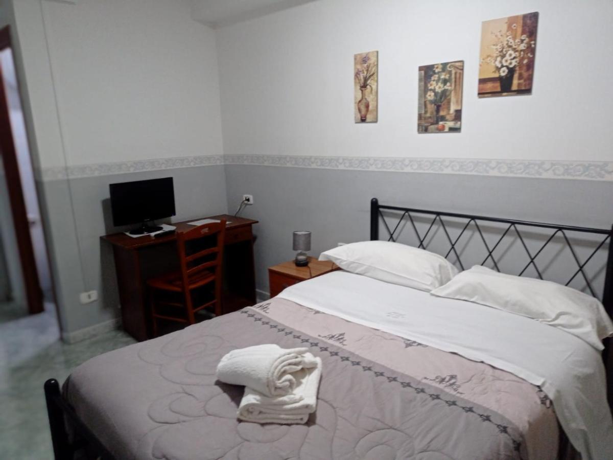 Hotel Alloggio Del Conte Наполи Екстериор снимка