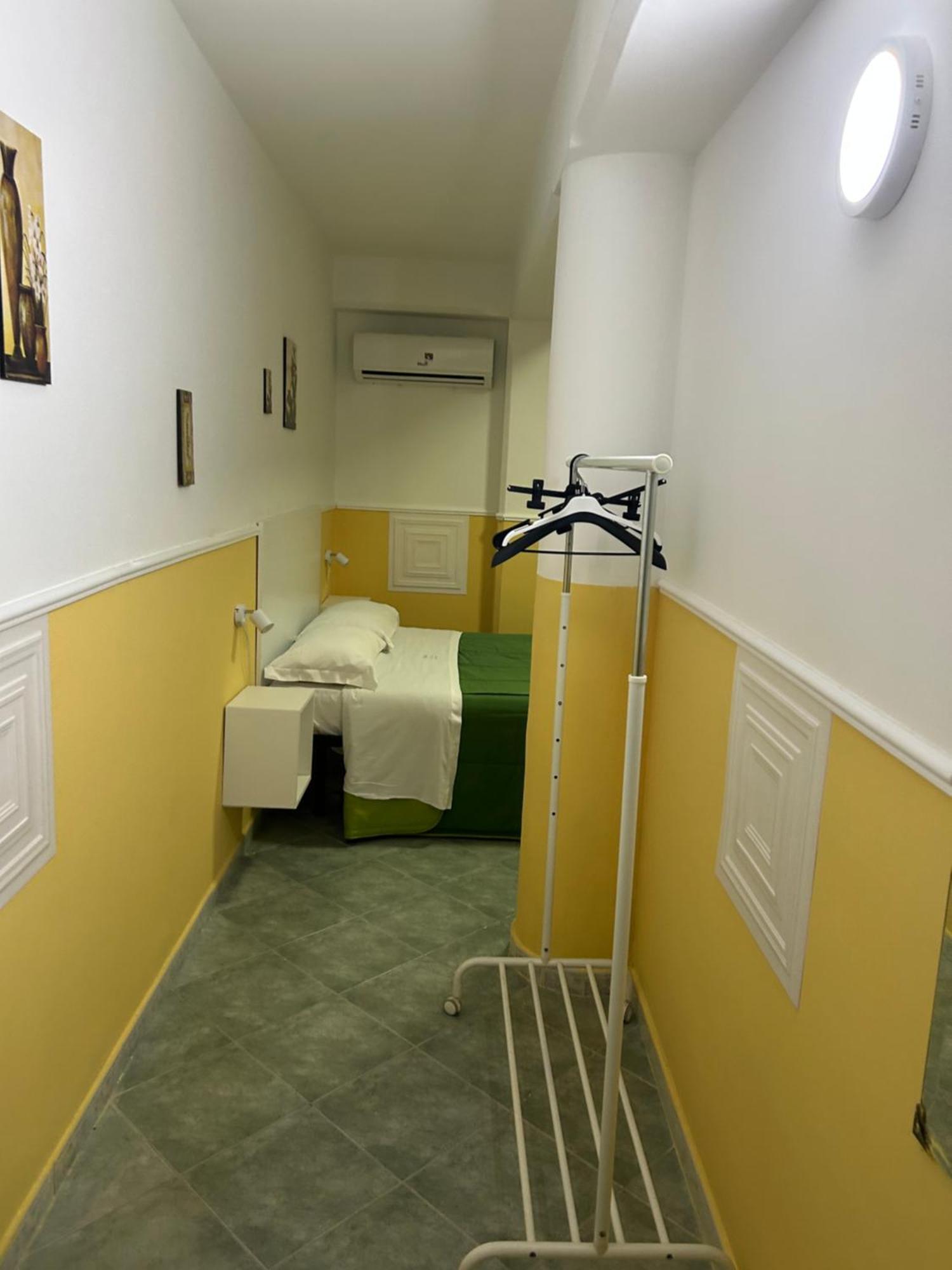 Hotel Alloggio Del Conte Наполи Екстериор снимка
