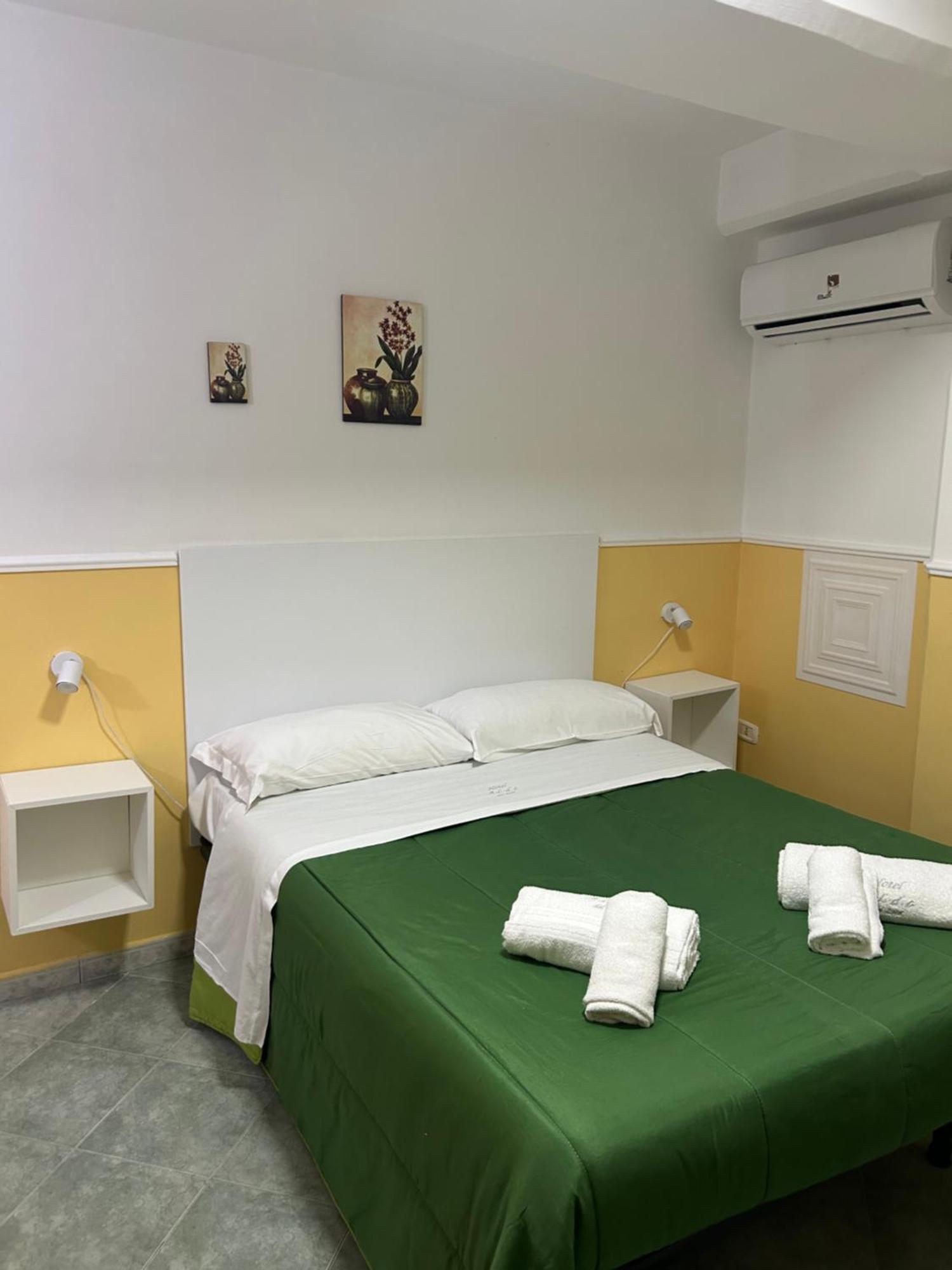 Hotel Alloggio Del Conte Наполи Екстериор снимка